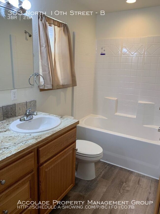 Building Photo - Brand new Duplex - Selah