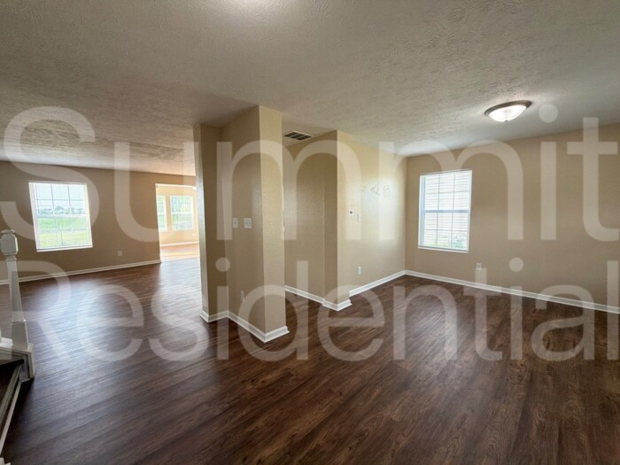 Building Photo - 8005 Harshaw Dr