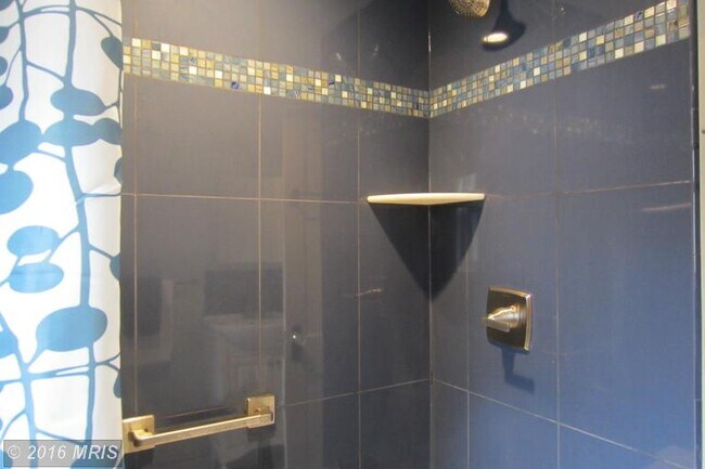 Building Photo - 906 S Highland St