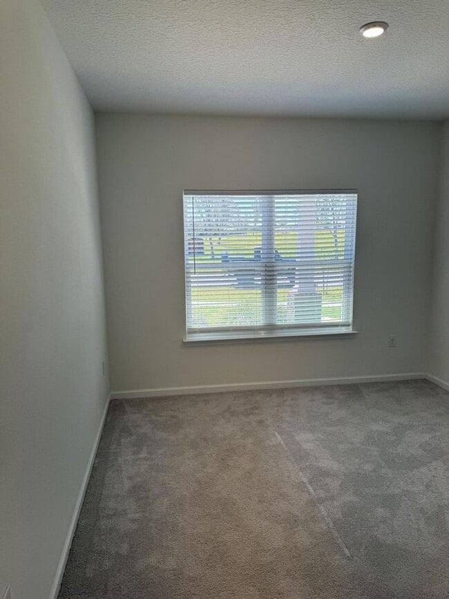 Building Photo - Charming 4 bedroom 3 bathroom in Yellow River Ranch