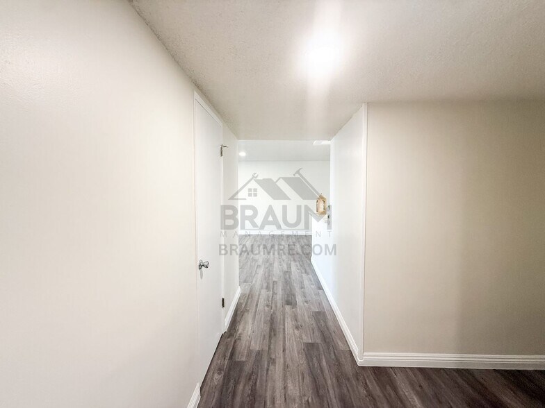 Building Photo - 6041 Whitsett Ave