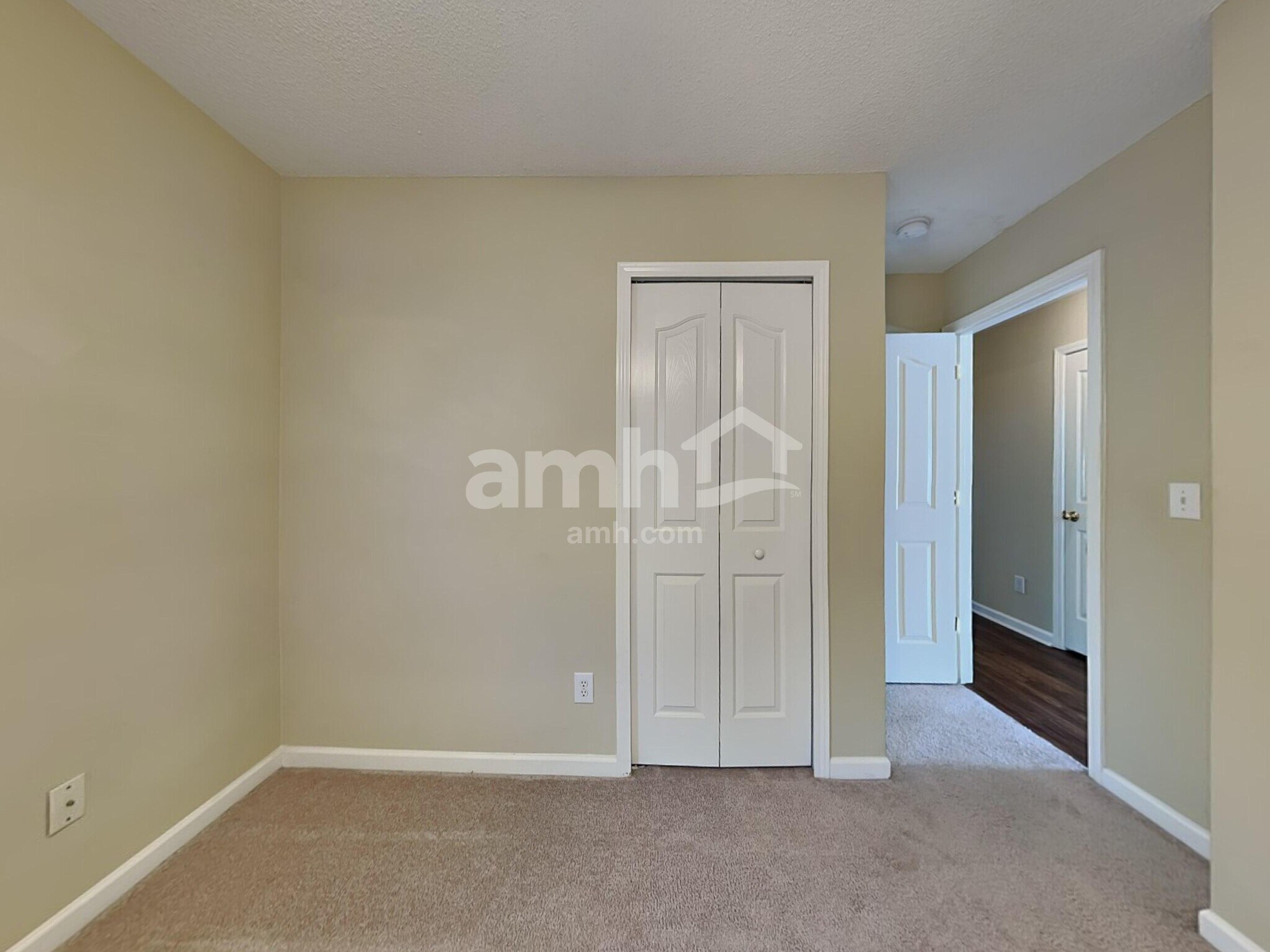 Building Photo - 720 Waterbrook Ln