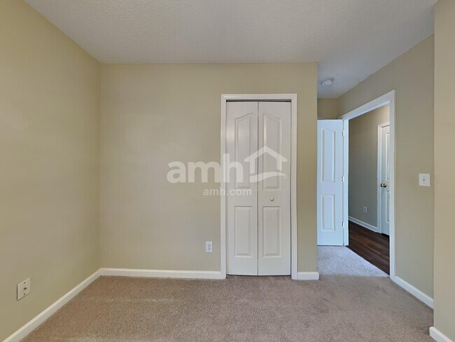 Building Photo - 720 Waterbrook Ln