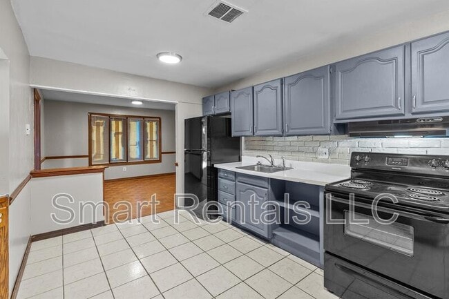 Building Photo - 12 Country Ln