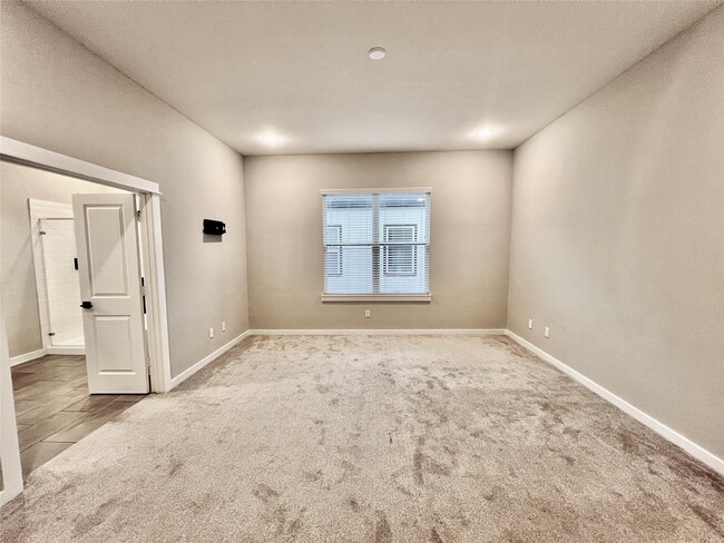 Building Photo - 6712 Parker Oaks Ln