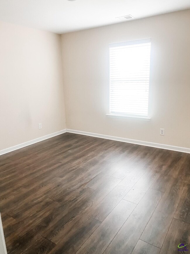 Building Photo - 105 Sutton Dr