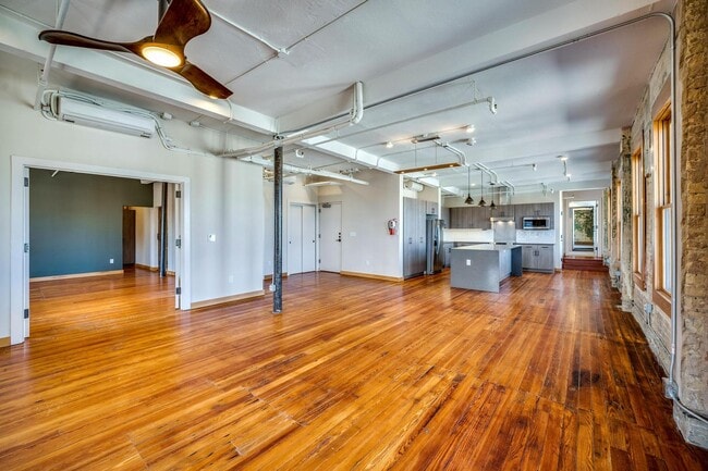 Building Photo - LUXURY   CONDOS IN THE HEART OF ALAMO CITY