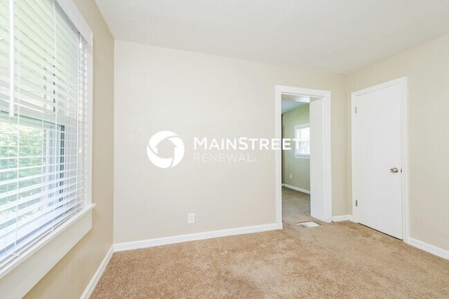 Building Photo - 4 Bedroom Pet-Friendly Home in Louisville,...