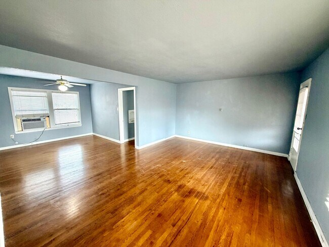 Building Photo - Alamo Heights Townhome