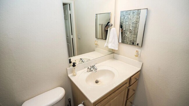 Building Photo - Charming 4BR Townhome in Panama City Beach