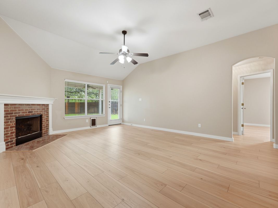 Building Photo - 1004 Downridge Dr