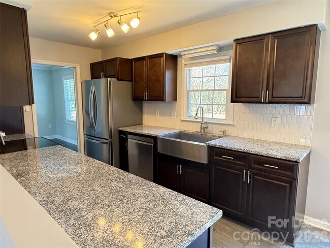 Building Photo - 8708 Parkchester Dr