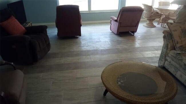 Building Photo - 758 Spring Lake Blvd NW