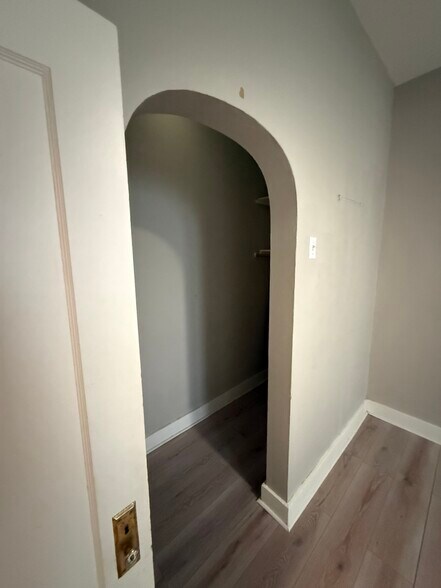 Building Photo - 512 S Randolph St