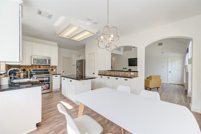 Building Photo - 6119 Rachels Ct