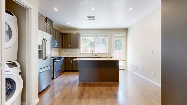 Building Photo - Coming Soon! Beautiful 3 bedroom 2.5 bath ...