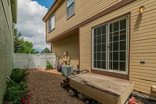 Building Photo - Spacious 4BD, 3.5BA Aurora Highlands Home ...