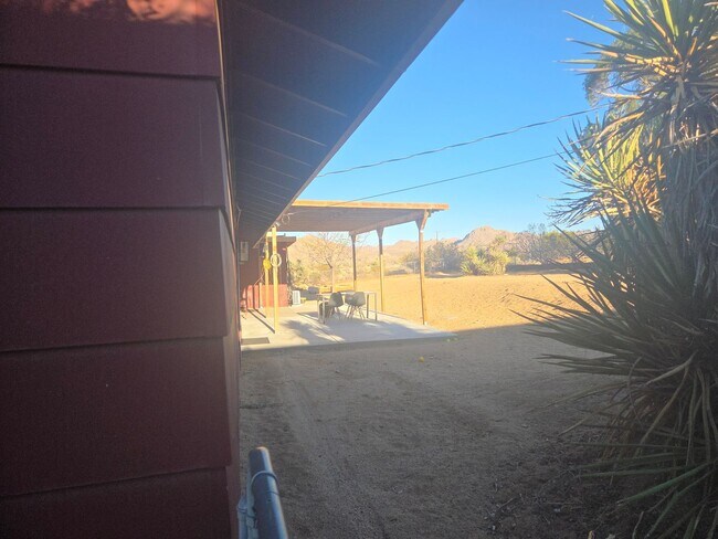 Building Photo - 3 Bedroom 1.5 Bath Modern Farmhouse near JT National Park * MOVE IN SPECIAL*