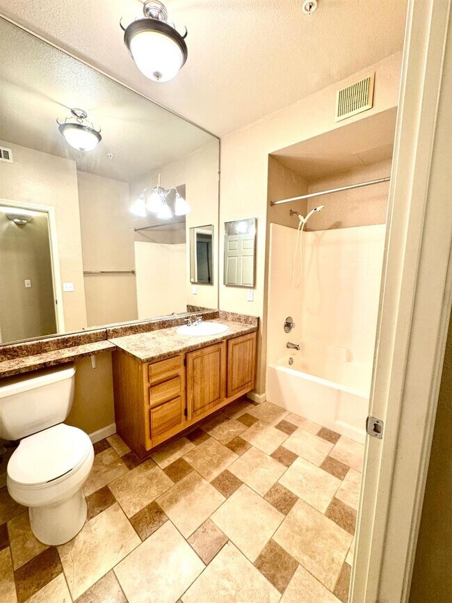 Building Photo - 501 Gibson Dr
