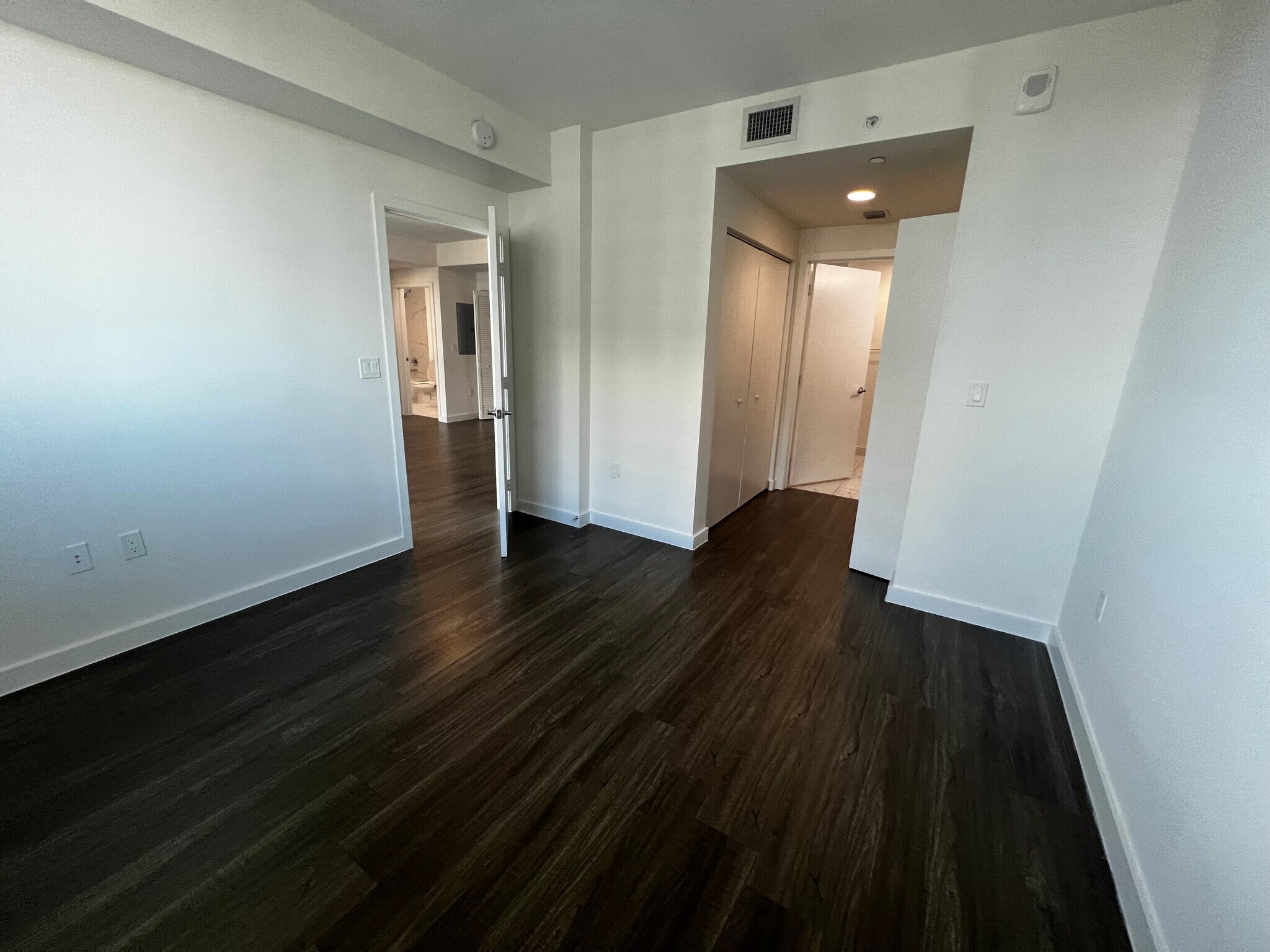 Building Photo - 1344 NE Miami Ct