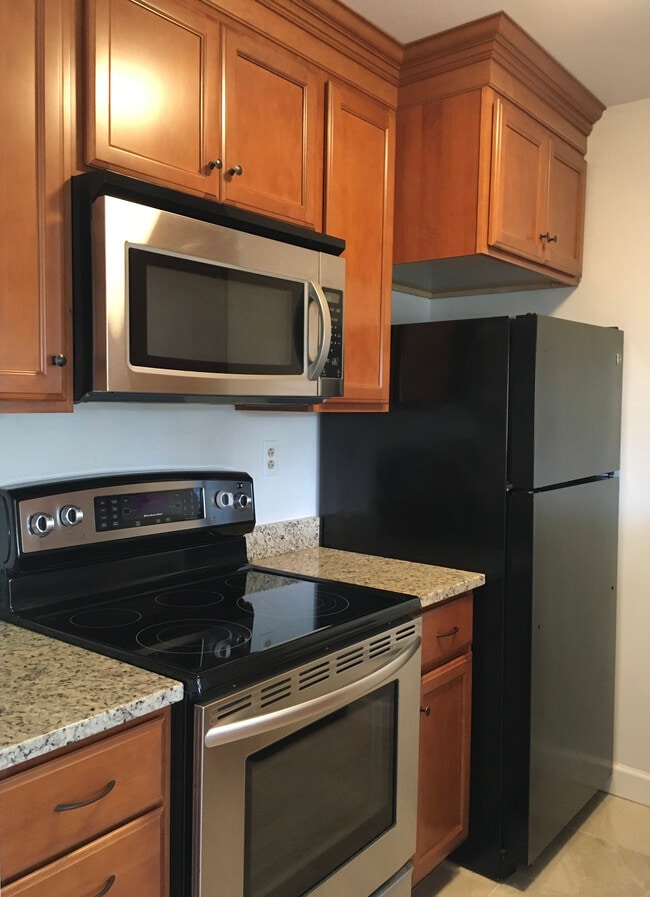 Kitchen - 148 Breakwater Dr