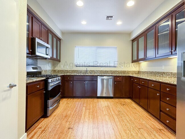 Building Photo - 203 Palisade Dr