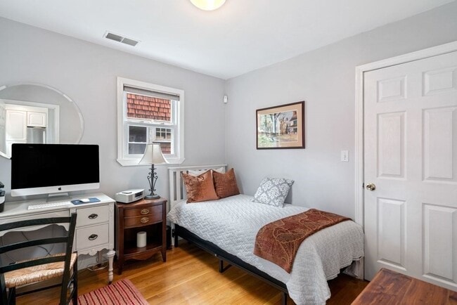 Building Photo - 45 Magoun St