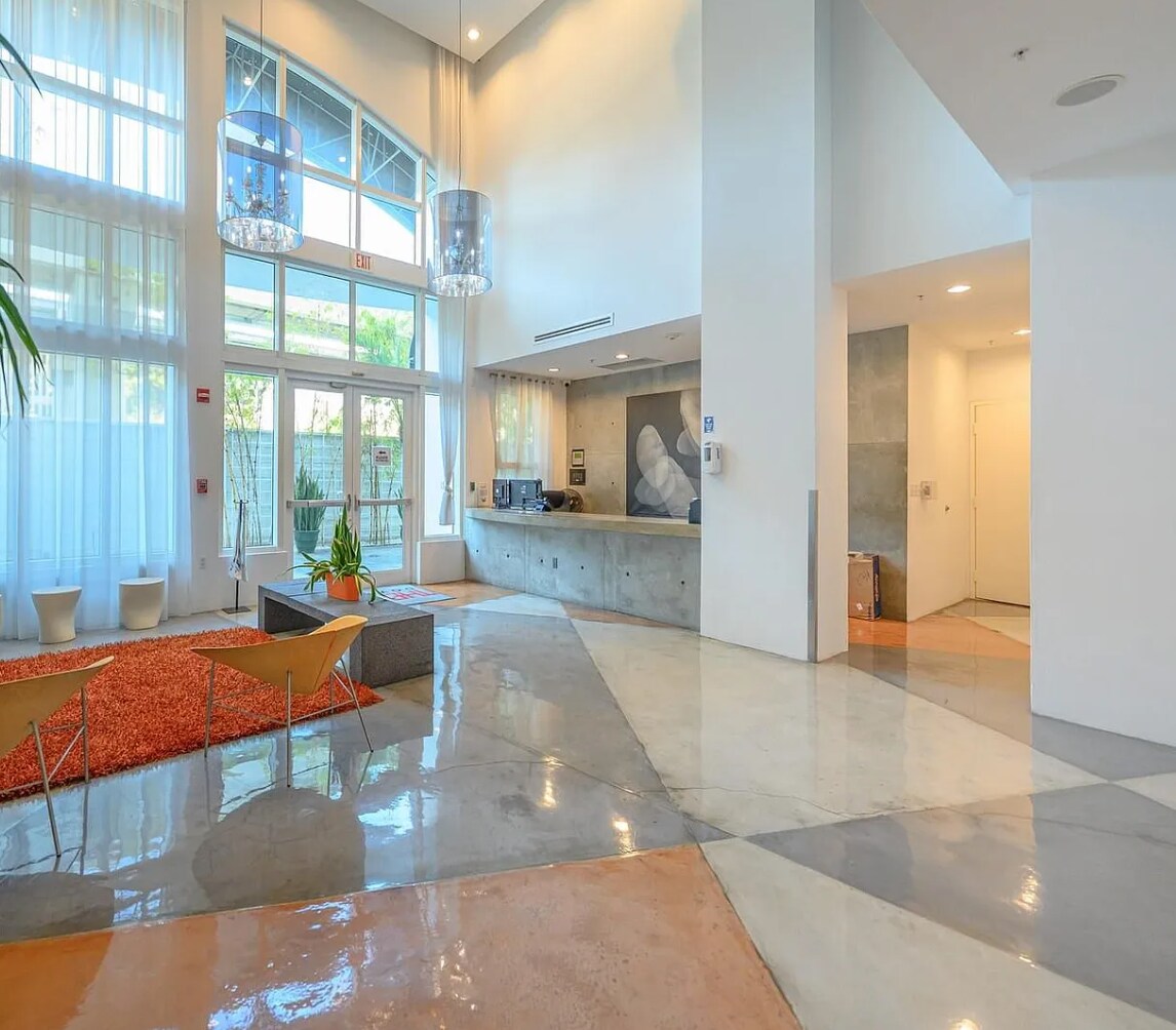 Building Photo - 234 NE 3rd St