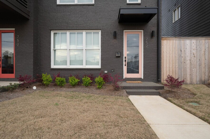 Building Photo - 750 Meda St