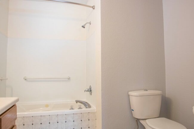 Building Photo - Ranch Style 3 Bedroom Home by Main Street Windsor!