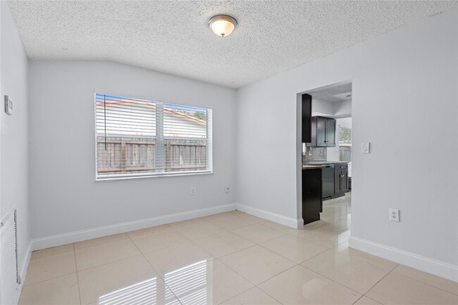 Building Photo - 842 SW 68th Ave