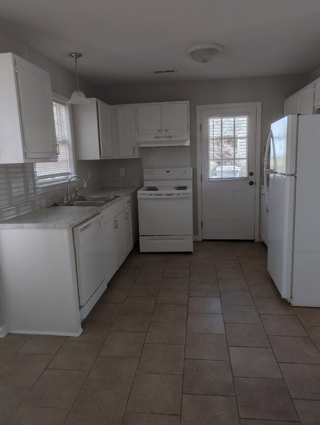 Building Photo - 6319 Richfield Ln