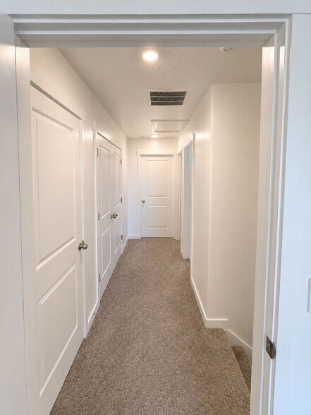 Building Photo - 1073 Jack Dr