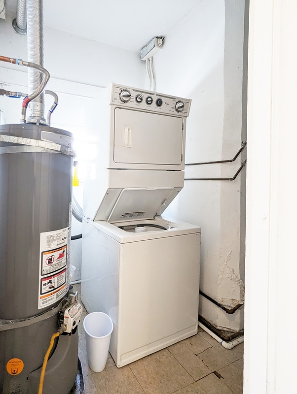 Building Photo - 433 1/2 W 4th St