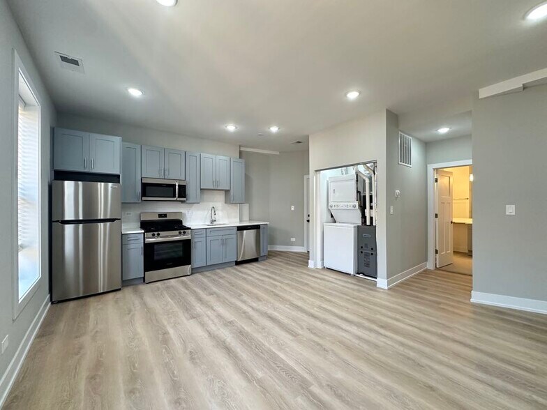 Building Photo - 443 W Belden Ave