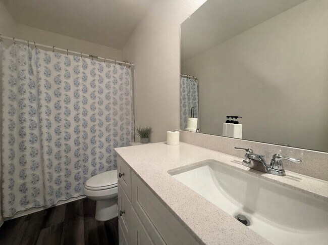 Building Photo - 21655 Cottage Ln