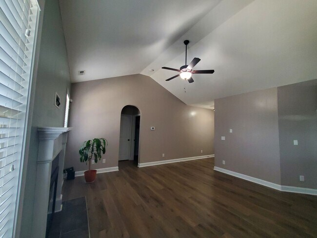 Building Photo - 2244 Lakedale Dr