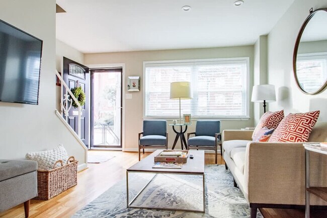 Primary Photo - 601 N West St