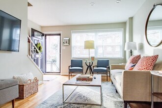 Building Photo - 601 N West St