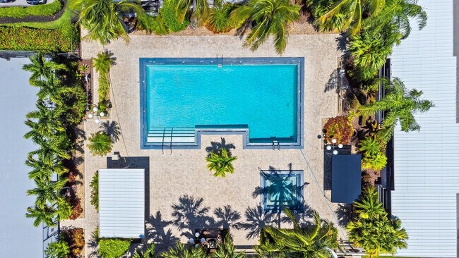 Building Photo - 1100 SE 5th Ct