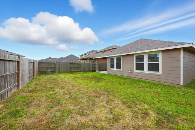 Building Photo - 7035 Toluca Dr