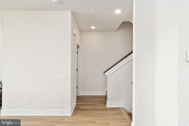 Building Photo - 1747 Riverbluff Ave