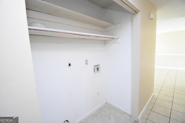 Building Photo - 556 Chateau Cir