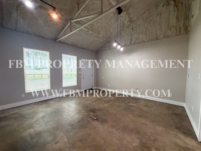 Building Photo - 8712 S Fm 148