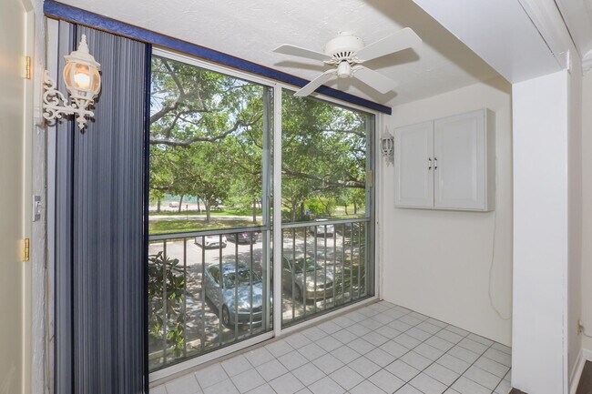 Building Photo - 2504 SE Anchorage Cove