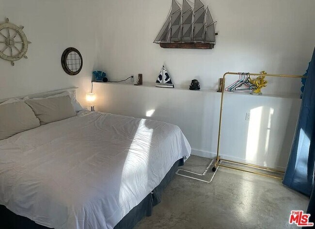 Building Photo - 3320 Two Tree Ave