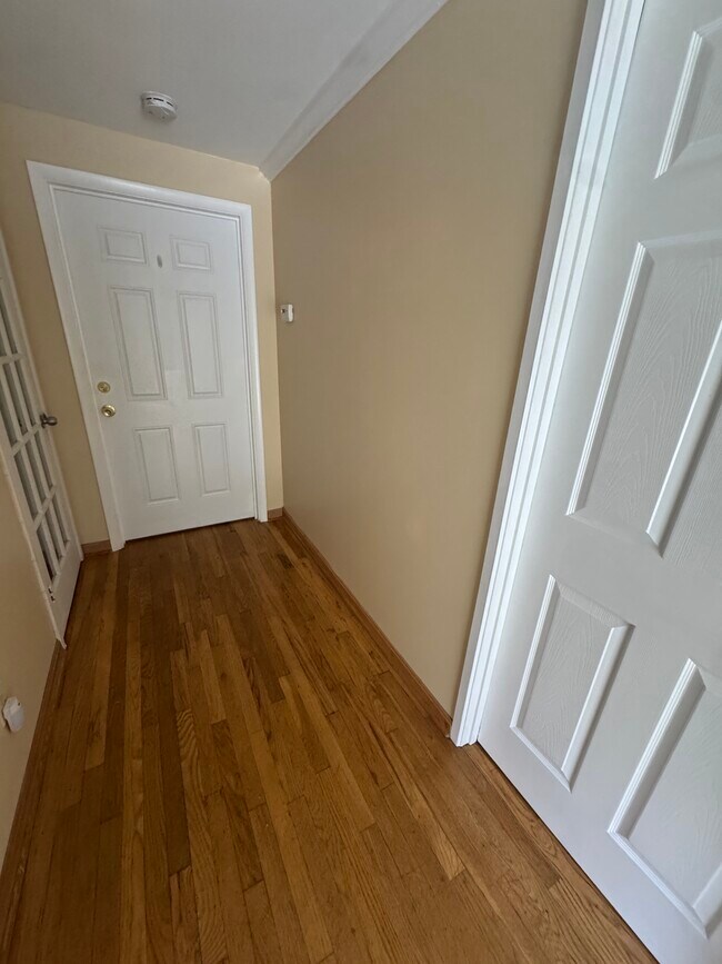 Building Photo - 19621 Sparr Spring Rd