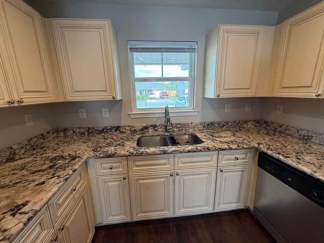 Building Photo - Three Bedroom Two Bath - Foley