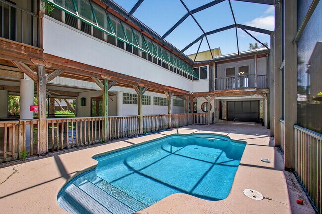 Building Photo - 1042 SE St Lucie Blvd