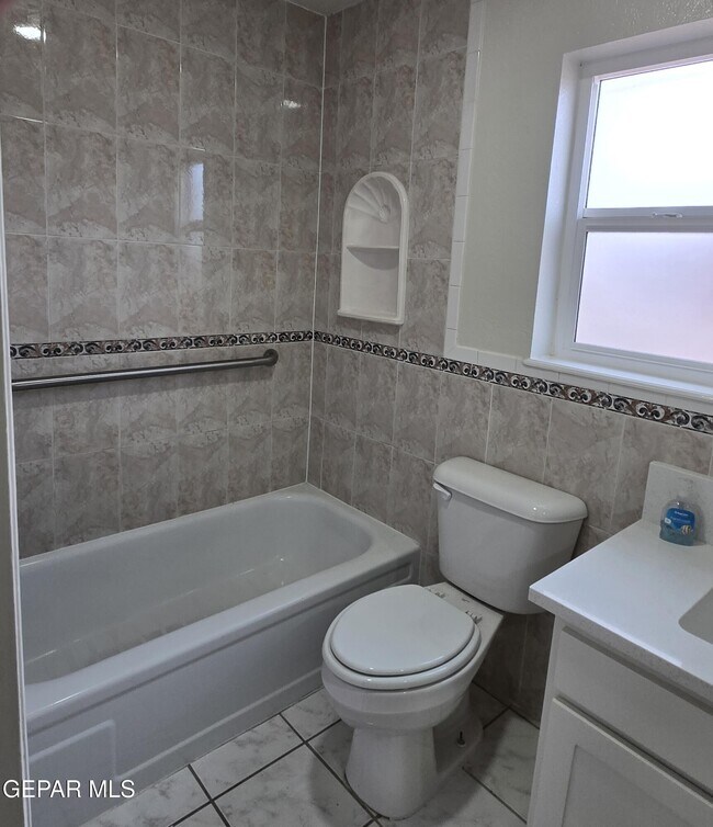 Building Photo - 11188 Shoreline Dr